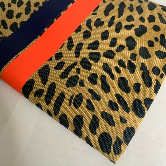 💫HP‼️💫 NEW STELLA & DOT “Bellamy” Clutch in Animal Dot with Racing Stripes - Picture 9 of 10